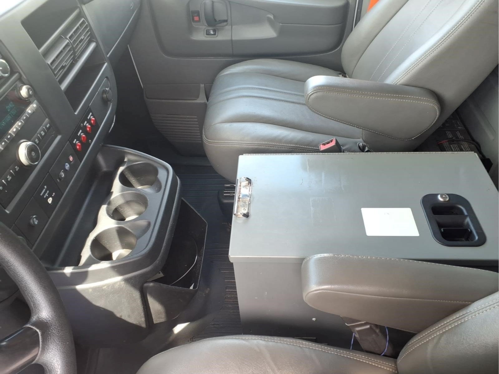 Used 2015 Chevrolet Express 2500 RWD image 13