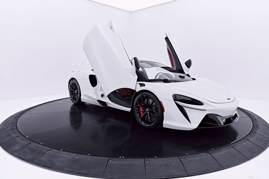Used 2024 McLaren Artura RWD image 26