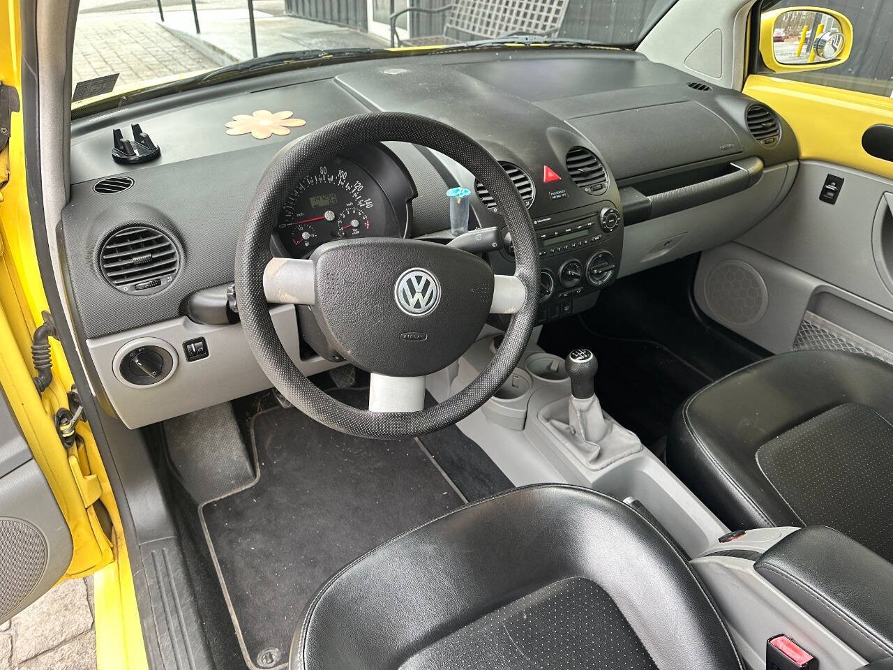 Used 2005 Volkswagen Beetle GL FWD image 13