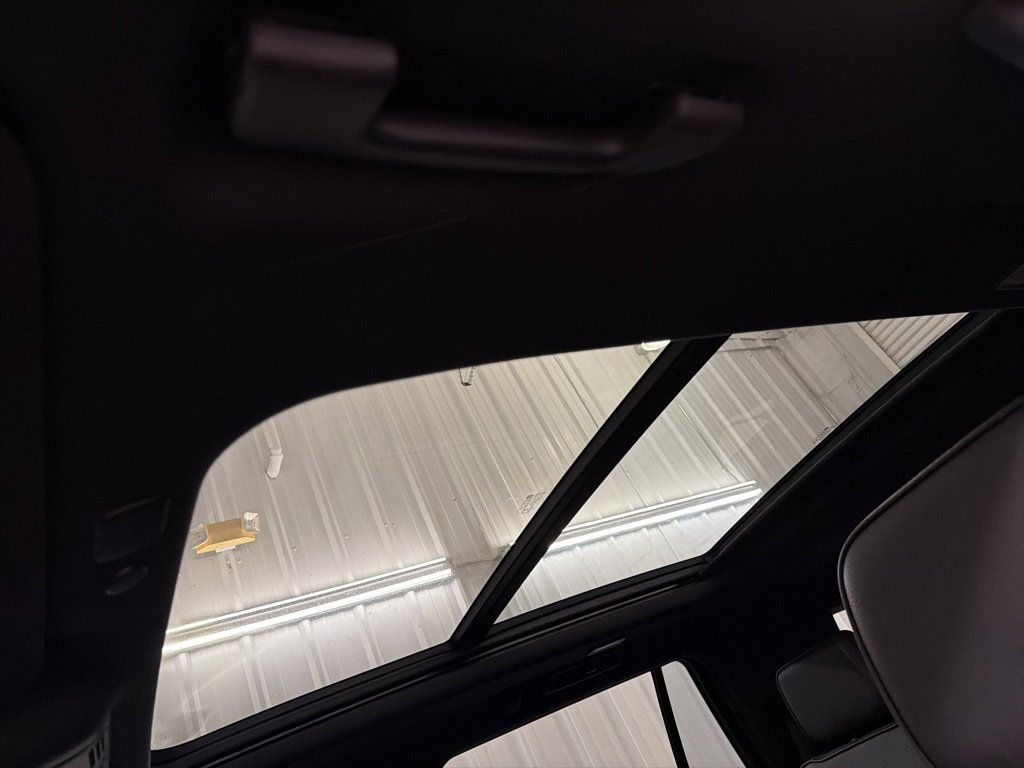 Used 2021 GMC Yukon Denali w/ Denali Premium Package image 18