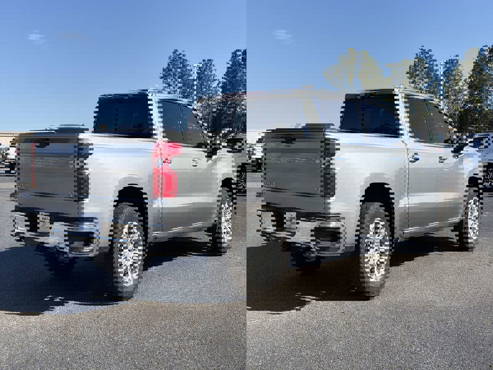 Used 2025 Chevrolet Silverado 1500 LTZ w/ LTZ Premium Package image 10