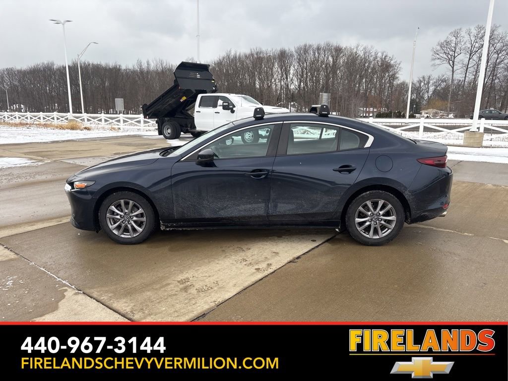 Used 2020 MAZDA MAZDA3 Sedan image 2