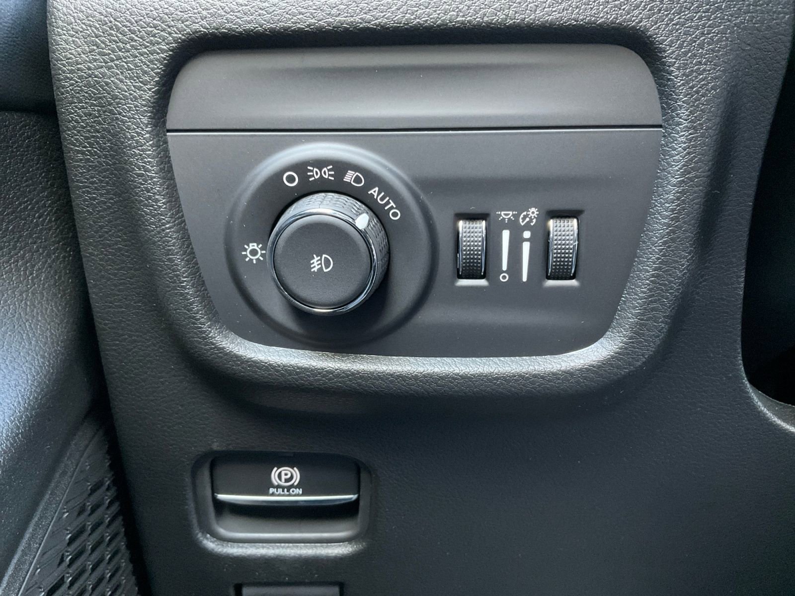 New 2025 Jeep Grand Cherokee L Limited w/ Trailer Tow Package image 21