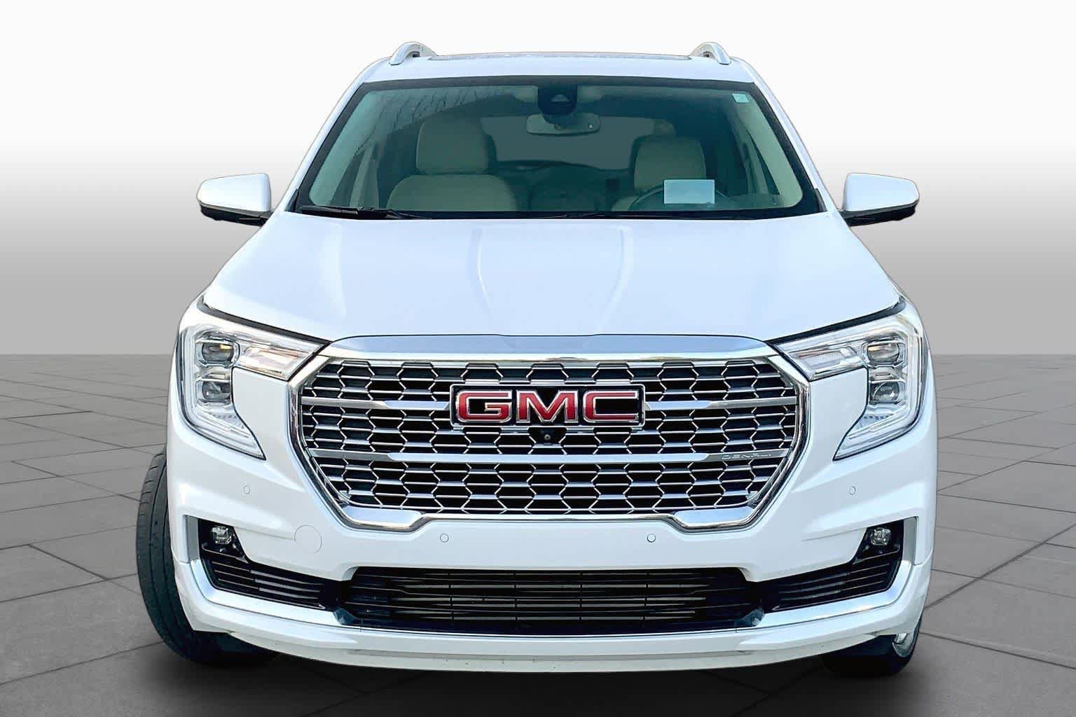 Used 2022 GMC Terrain Denali w/ Denali Premium Package AWD/4WD image 4
