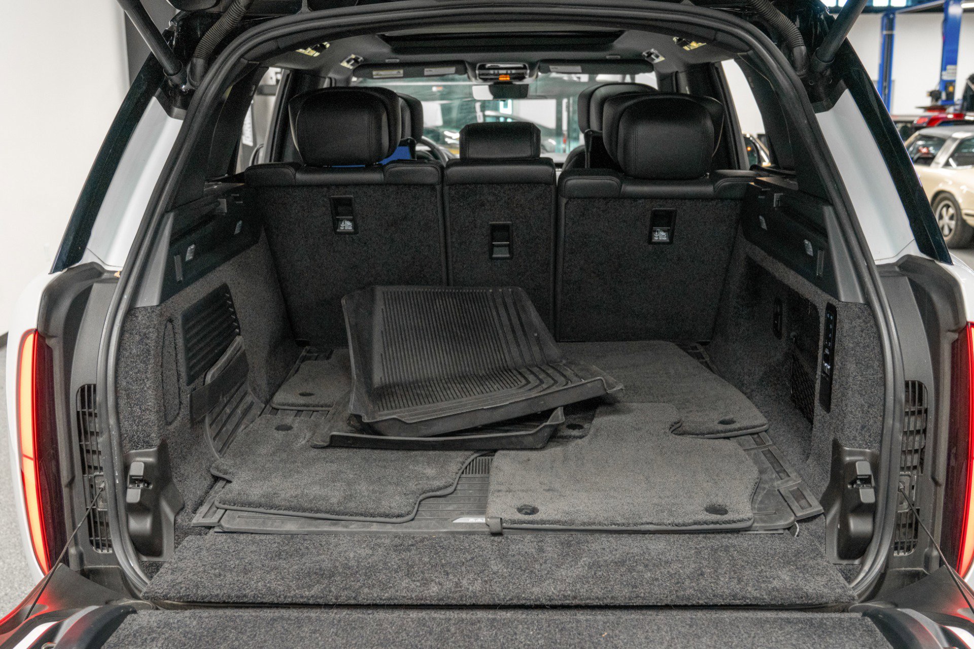 Used 2024 Land Rover Range Rover Autobiography image 18