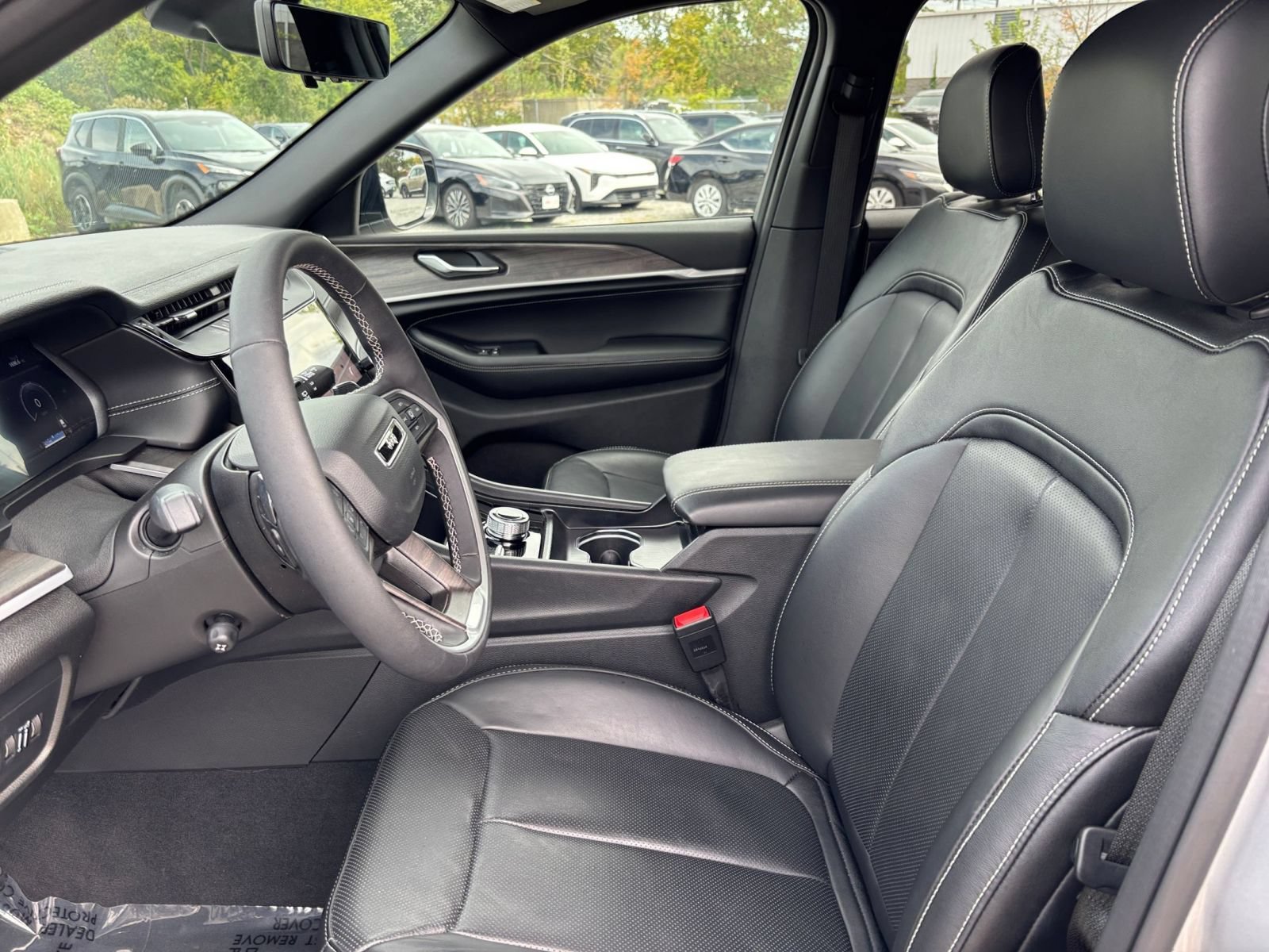 Used 2026 Jeep Grand Cherokee Limited AWD/4WD image 29