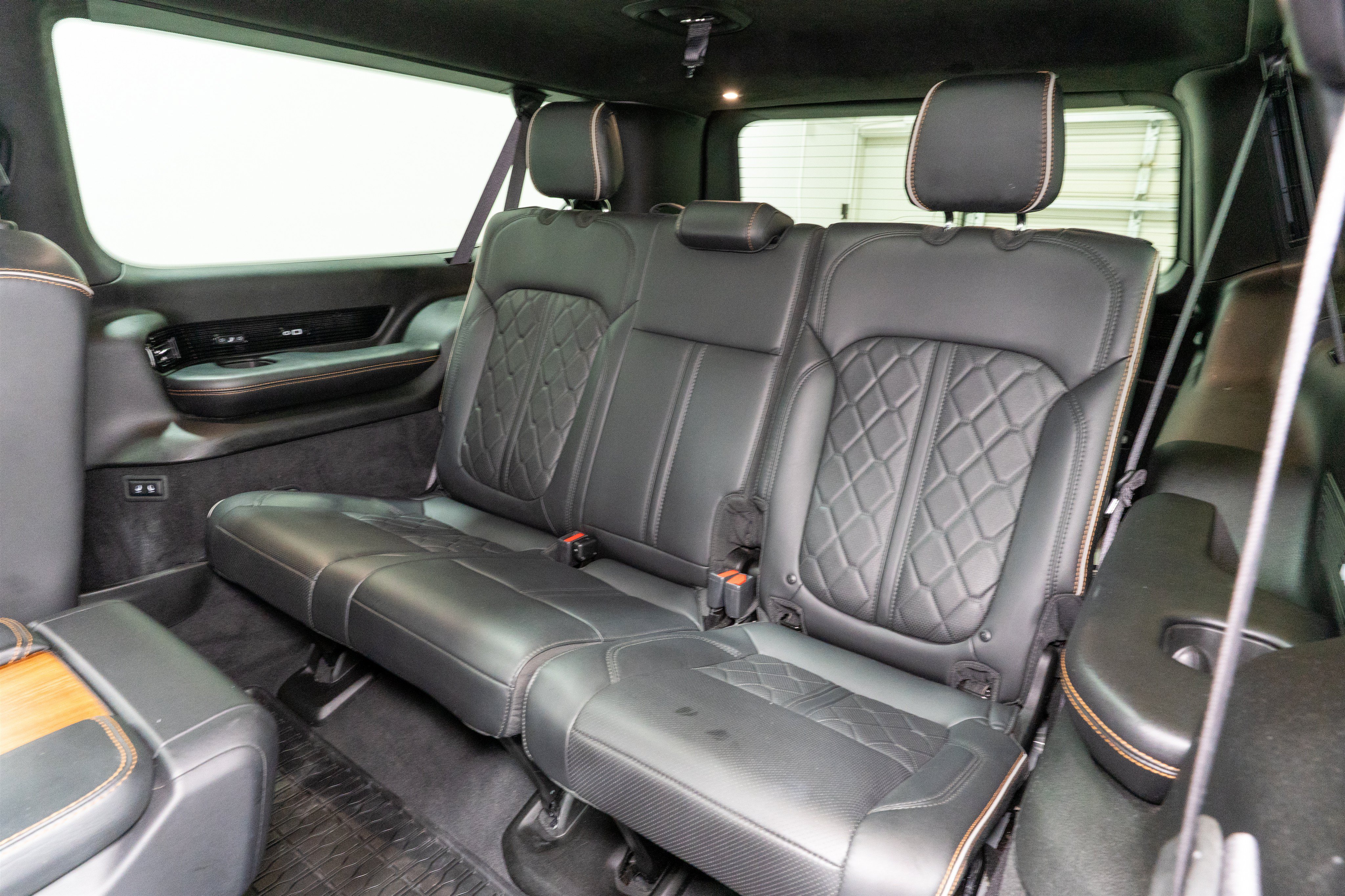 Used 2024 Jeep Grand Wagoneer L Series III AWD/4WD image 37