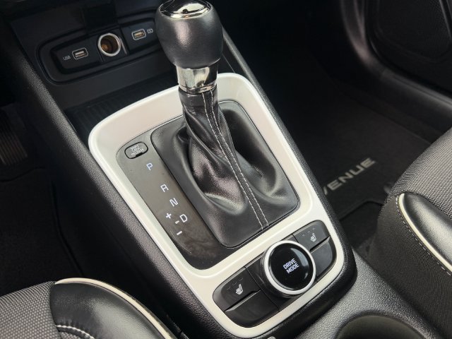 Used 2022 Hyundai Venue Limited w/ Cargo Package FWD image 19