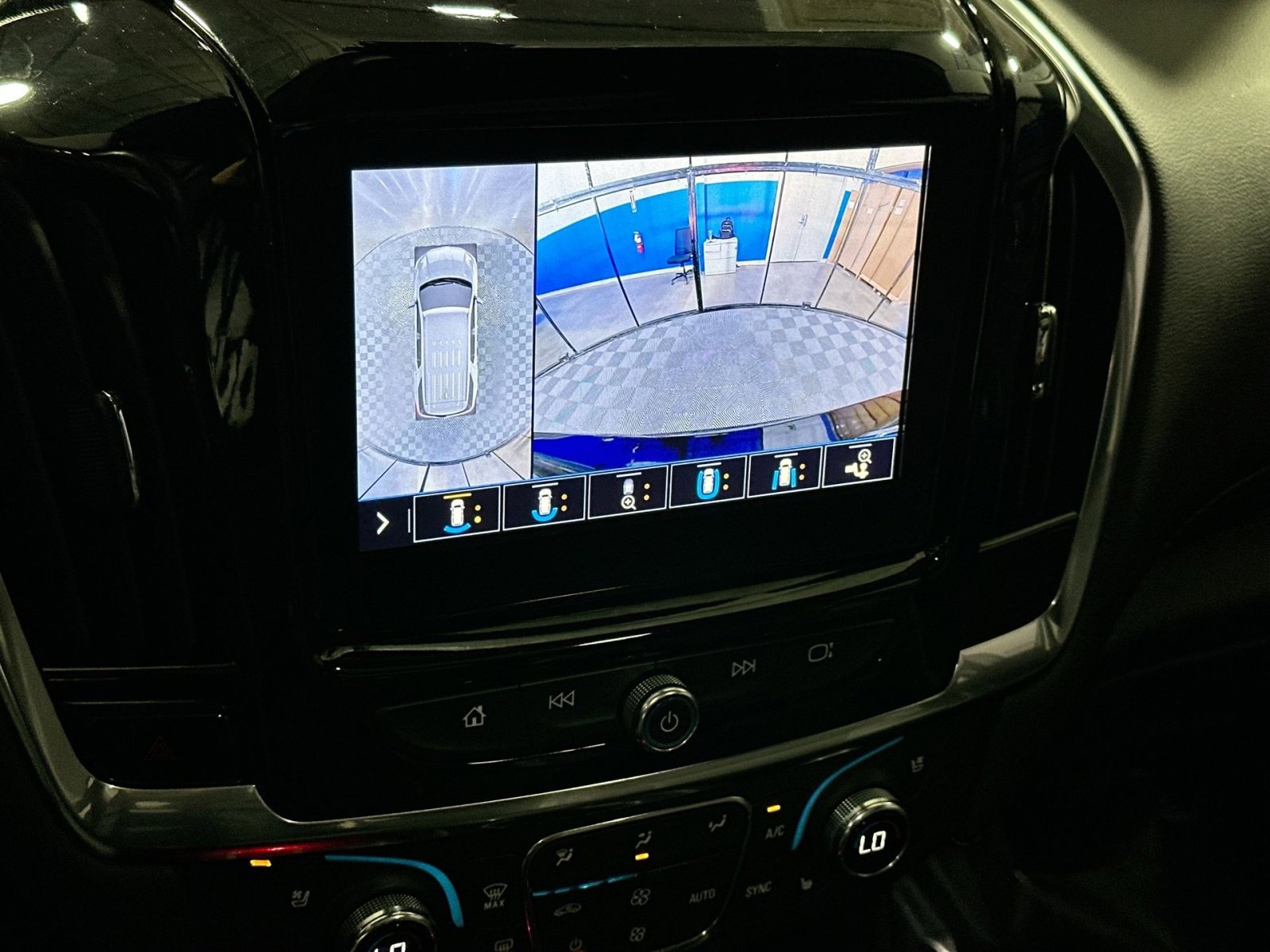 Used 2021 Chevrolet Traverse Premier w/ Redline Edition image 23