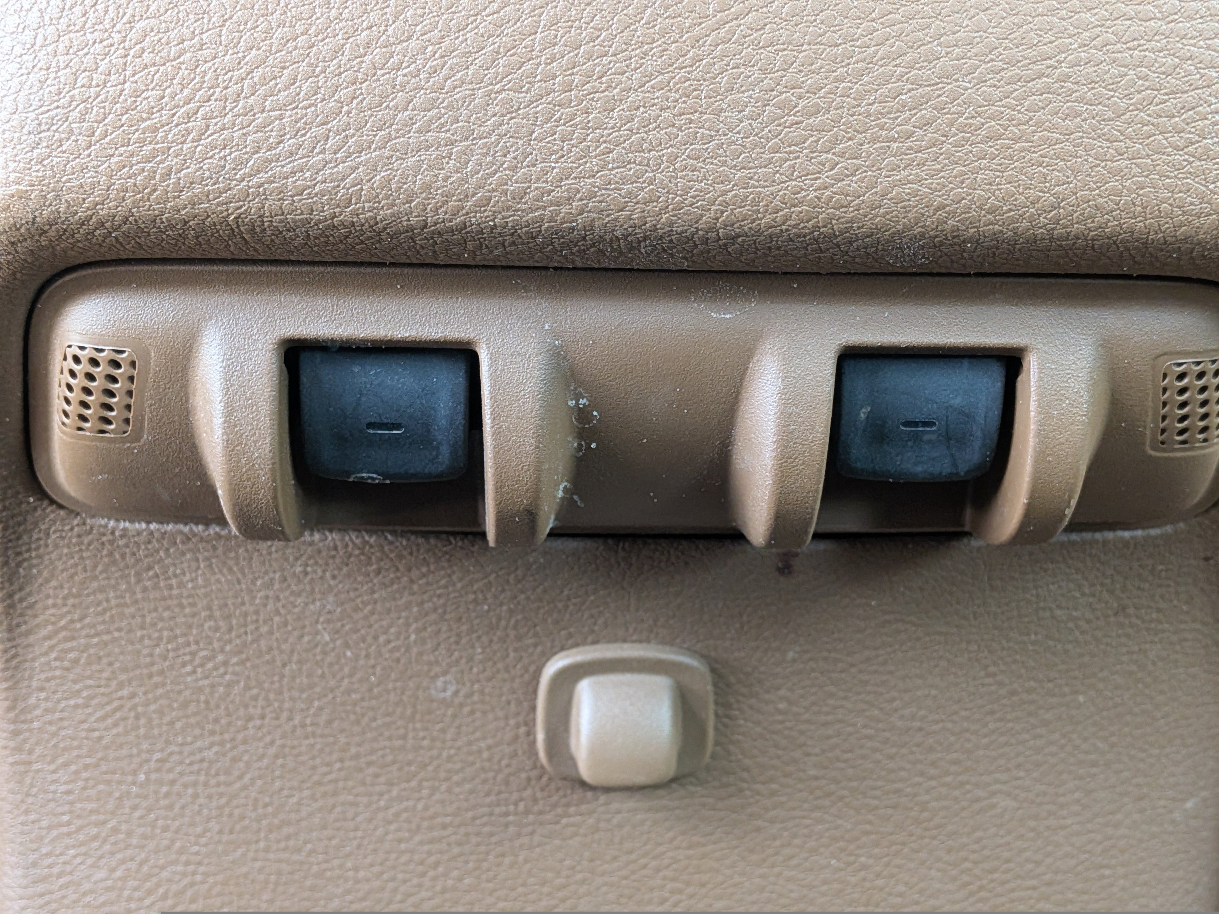 Used 2017 Jeep Wrangler Unlimited Sahara w/ Connectivity Group image 16