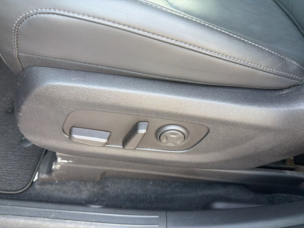 Used 2025 Kia Carnival image 23