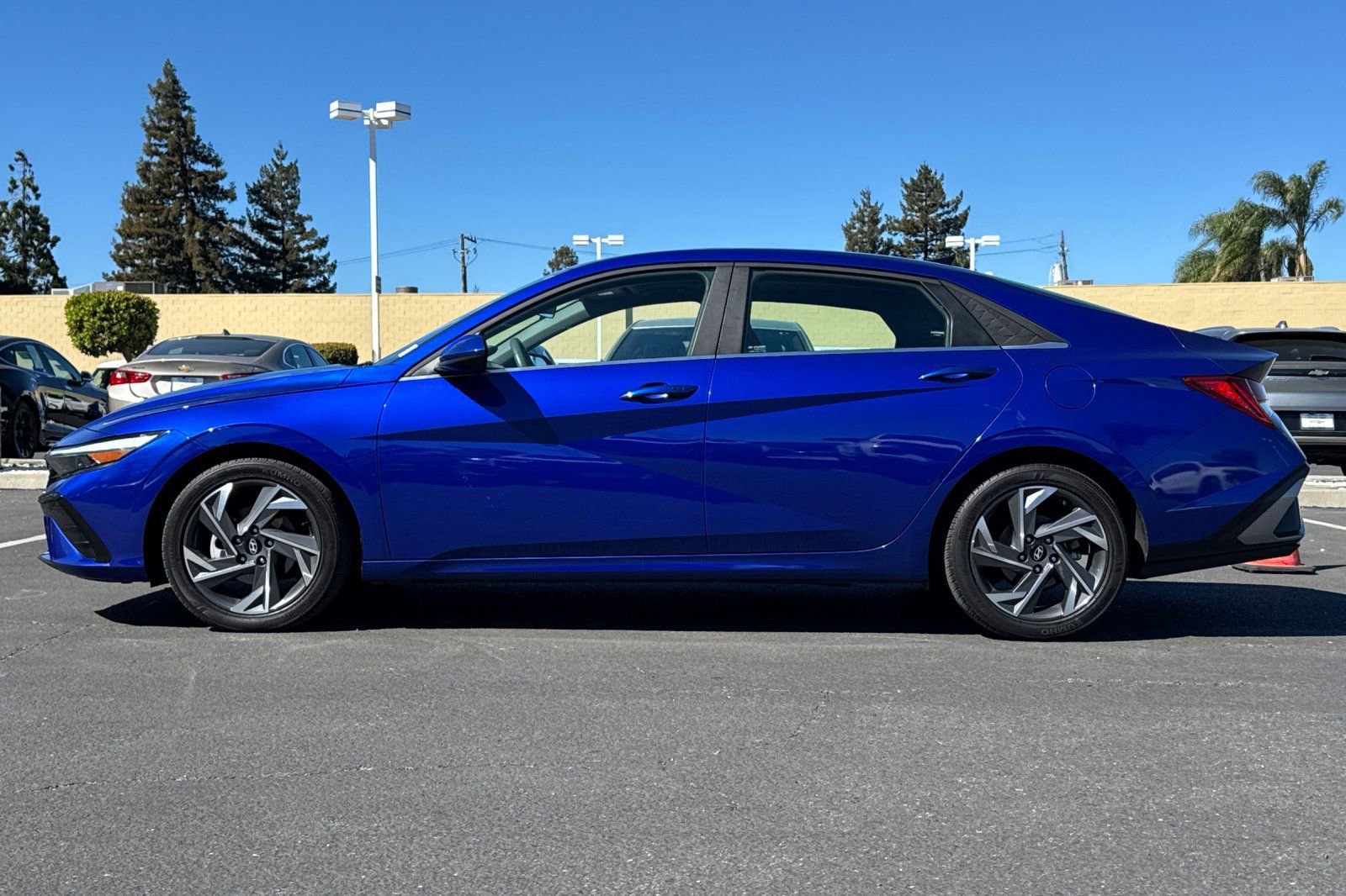 Used 2024 Hyundai Elantra SEL w/ Convenience Package image 8