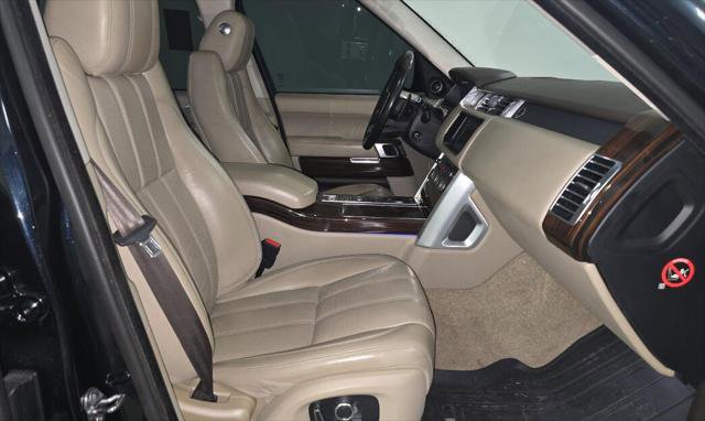 Used 2017 Land Rover Range Rover HSE image 14