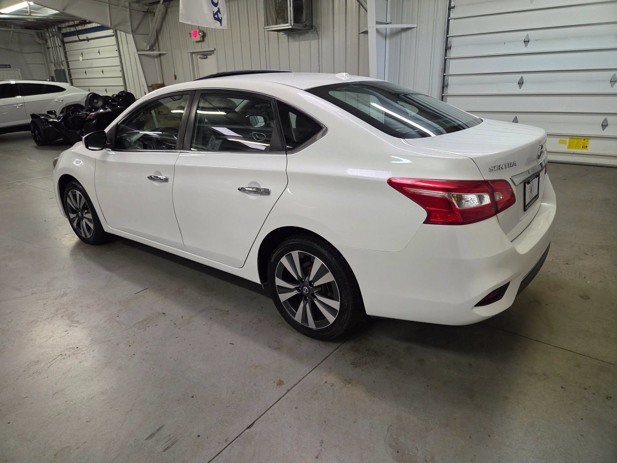 Used 2016 Nissan Sentra SL w/ Technology Package FWD image 4