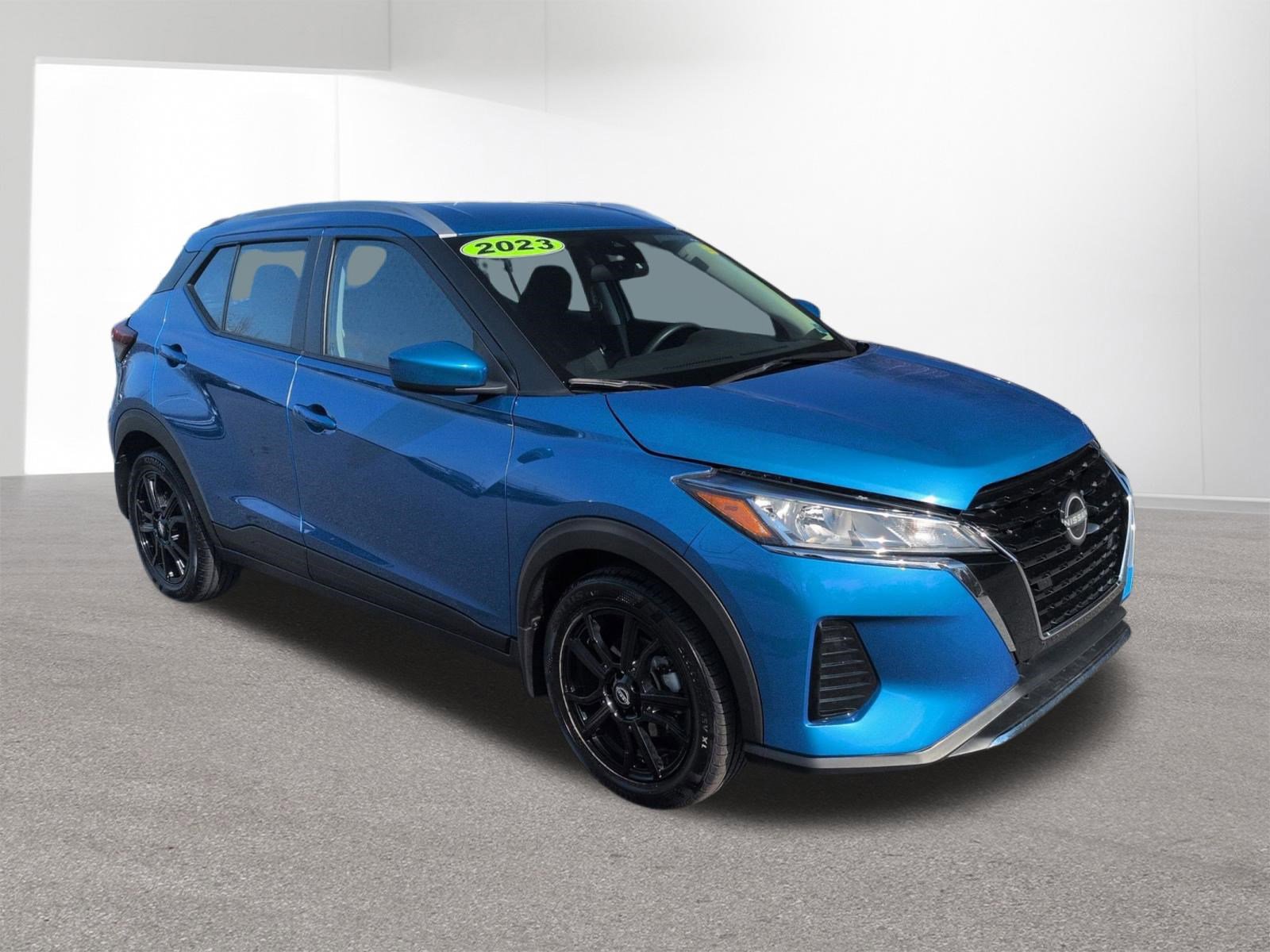 Used 2023 Nissan Kicks SV FWD image 3