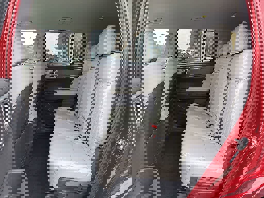 Used 2025 Hyundai Santa Fe SEL image 9