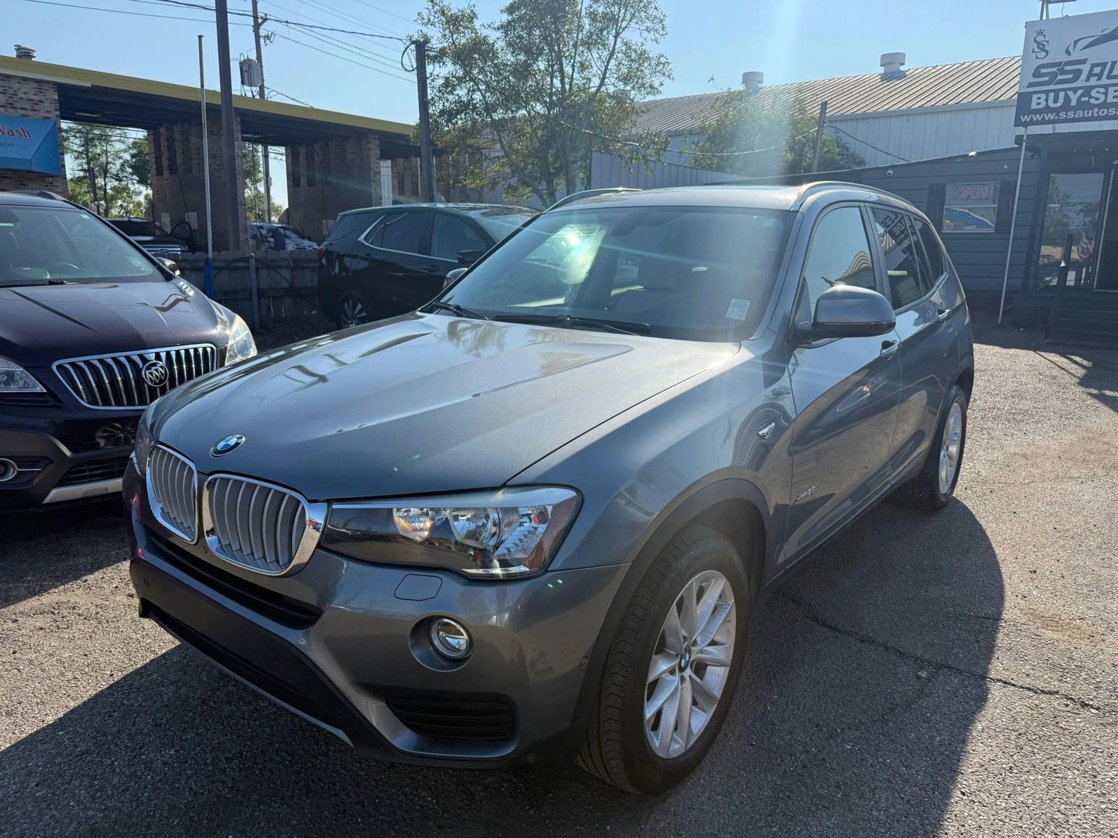 Used 2017 BMW X3 xDrive28i AWD/4WD image 2