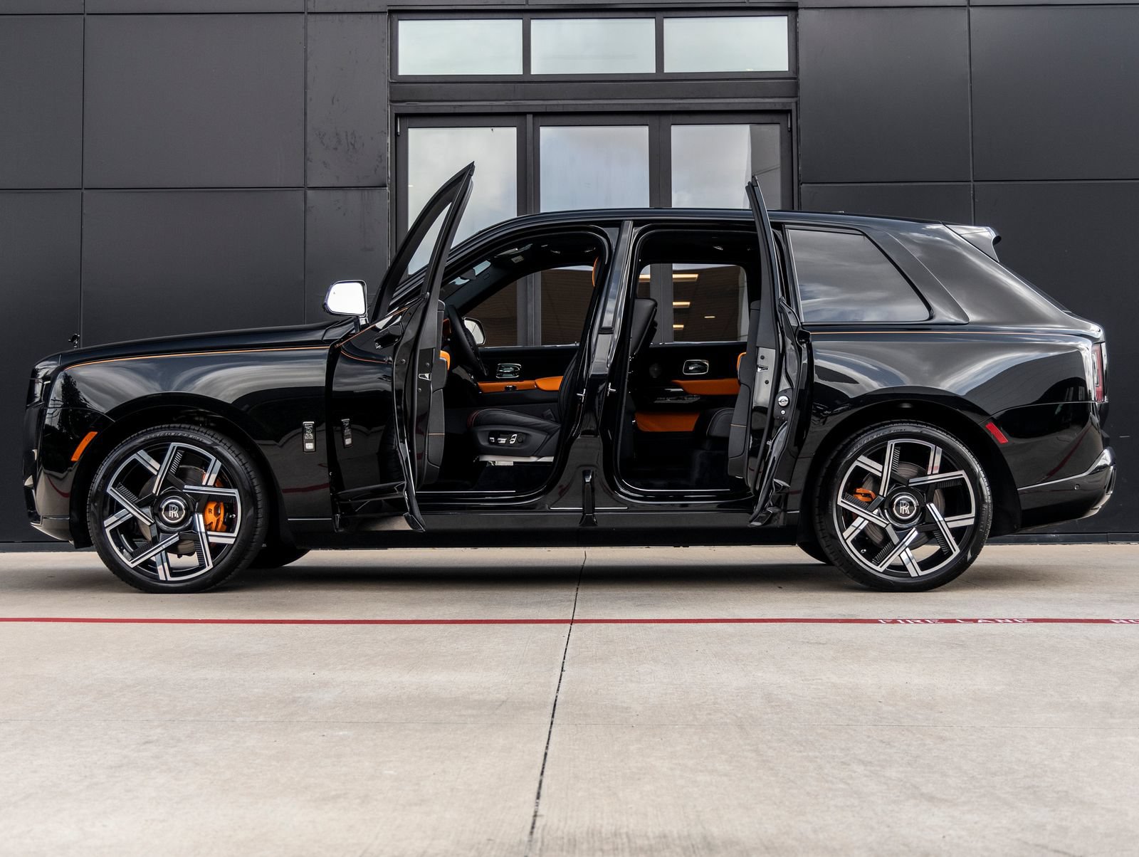 Used 2026 Rolls-Royce Cullinan Black Badge AWD/4WD image 11