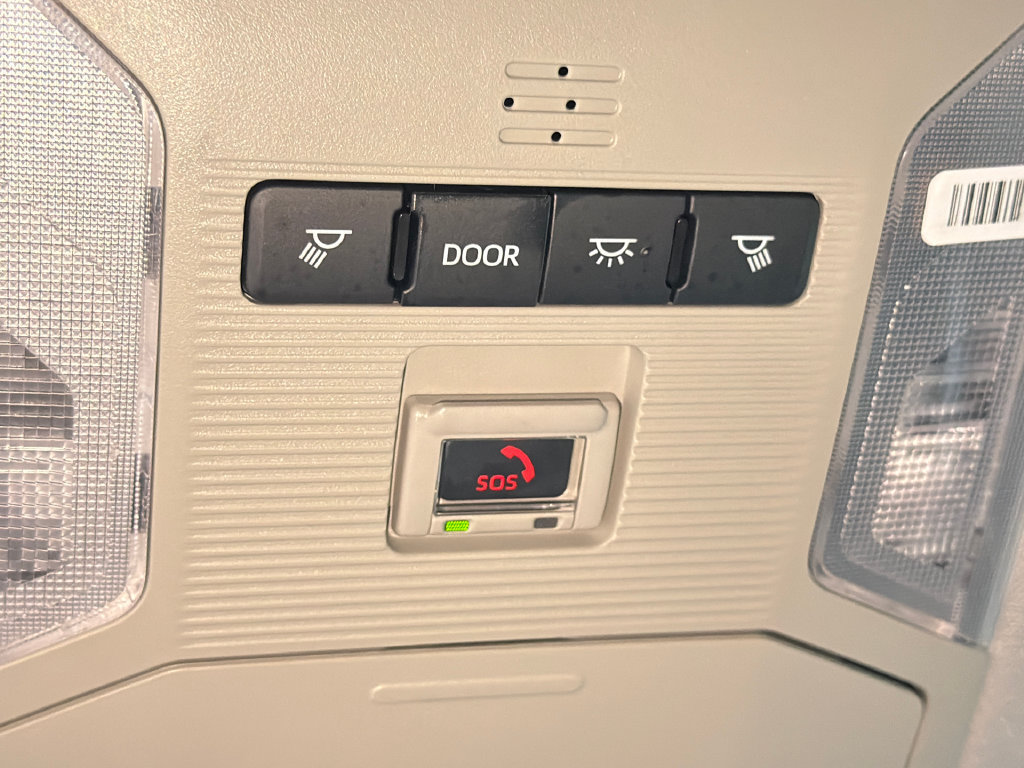 Used 2025 Toyota RAV4 XLE w/ Weather Package AWD/4WD image 33