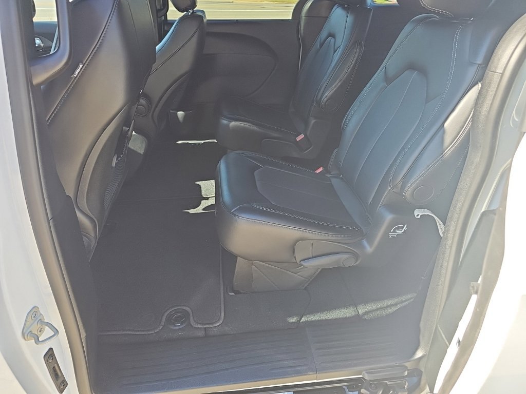 Certified 2026 Chrysler Pacifica Select FWD image 16
