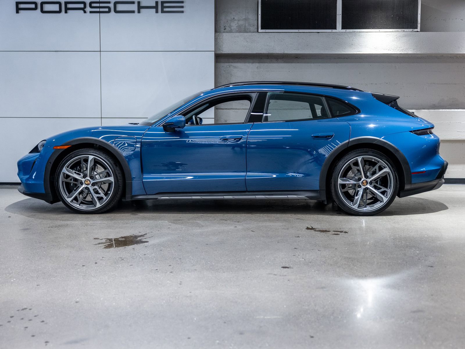 Certified 2023 Porsche Taycan Turbo AWD/4WD image 2