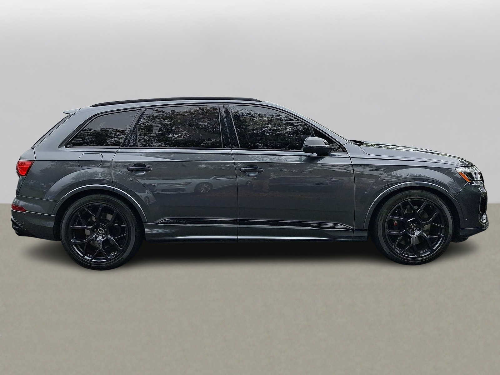 Used 2025 Audi SQ7 Premium Plus AWD/4WD image 32