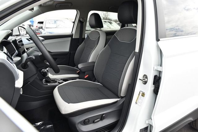 New 2025 Volkswagen Taos SE image 21