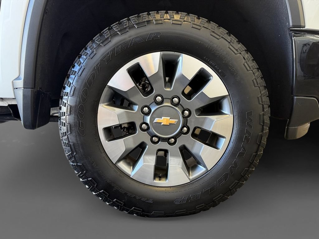 Used 2024 Chevrolet Silverado 2500 Custom w/ Custom Value Package AWD/4WD image 8