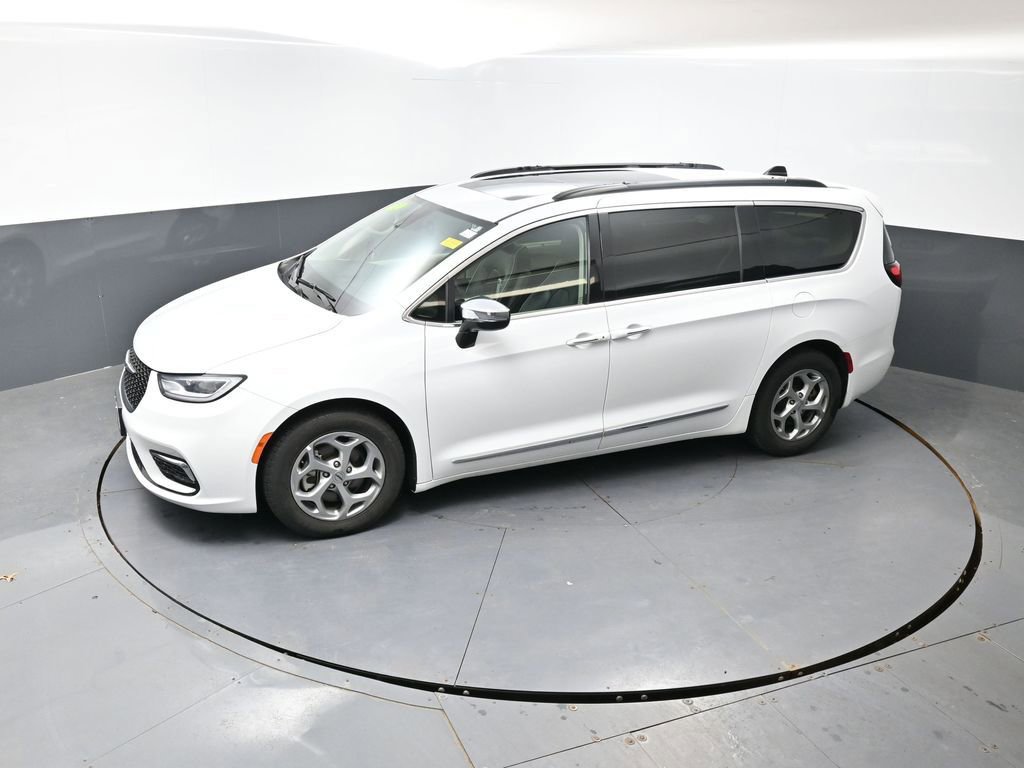 Used 2023 Chrysler Pacifica Limited FWD image 48
