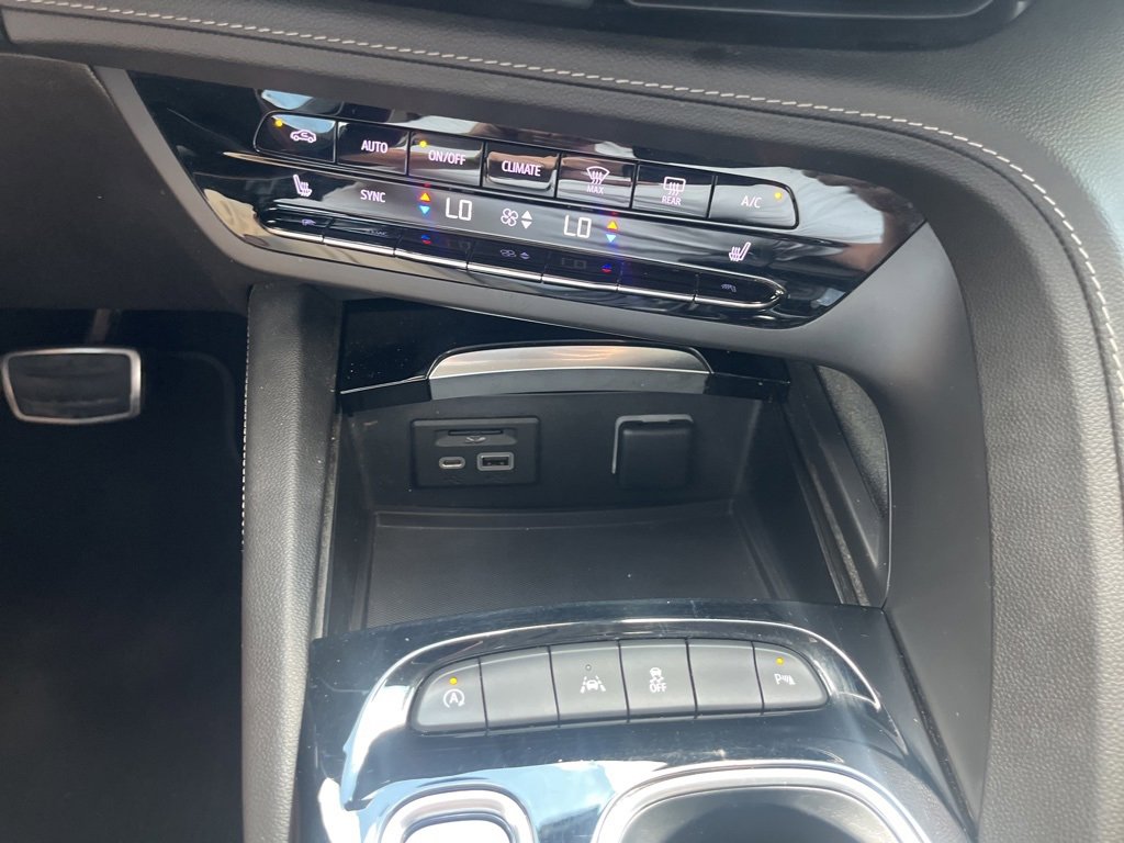 Used 2022 Buick Envision Essence w/ Technology Package I image 11