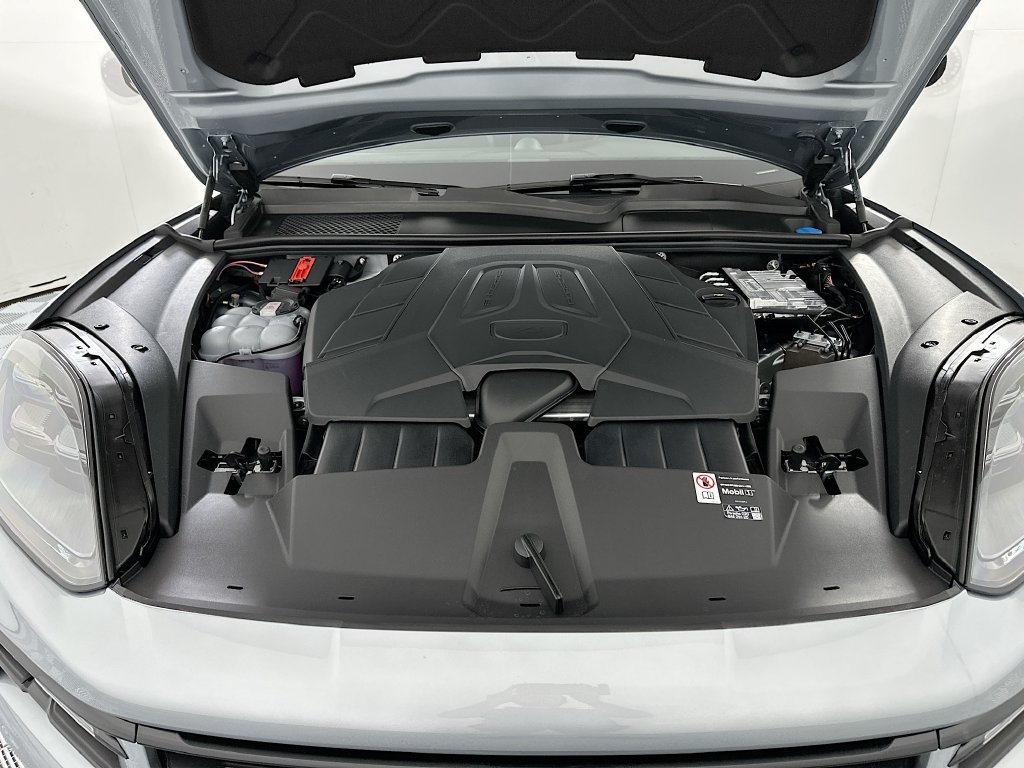 New 2026 Porsche Cayenne Coupe AWD/4WD image 31