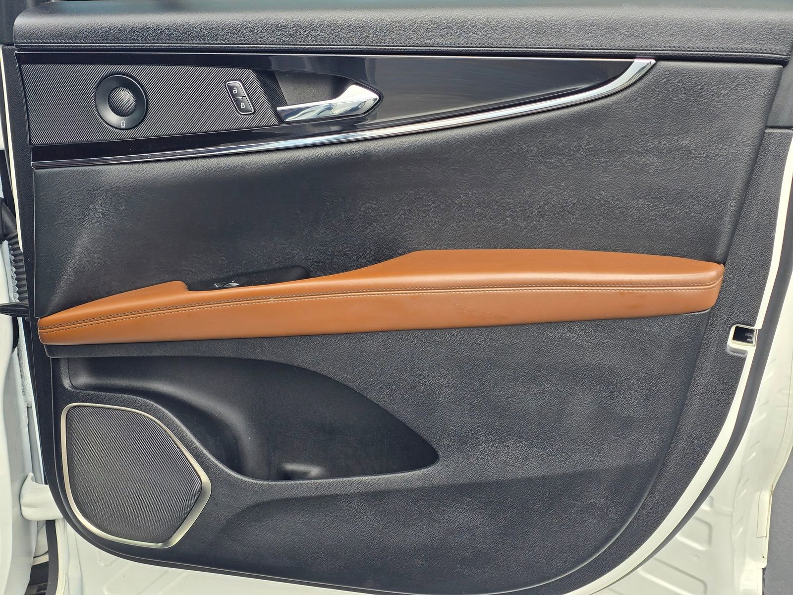 Used 2022 Lincoln Nautilus Reserve w/ Equipment Group 201A image 37