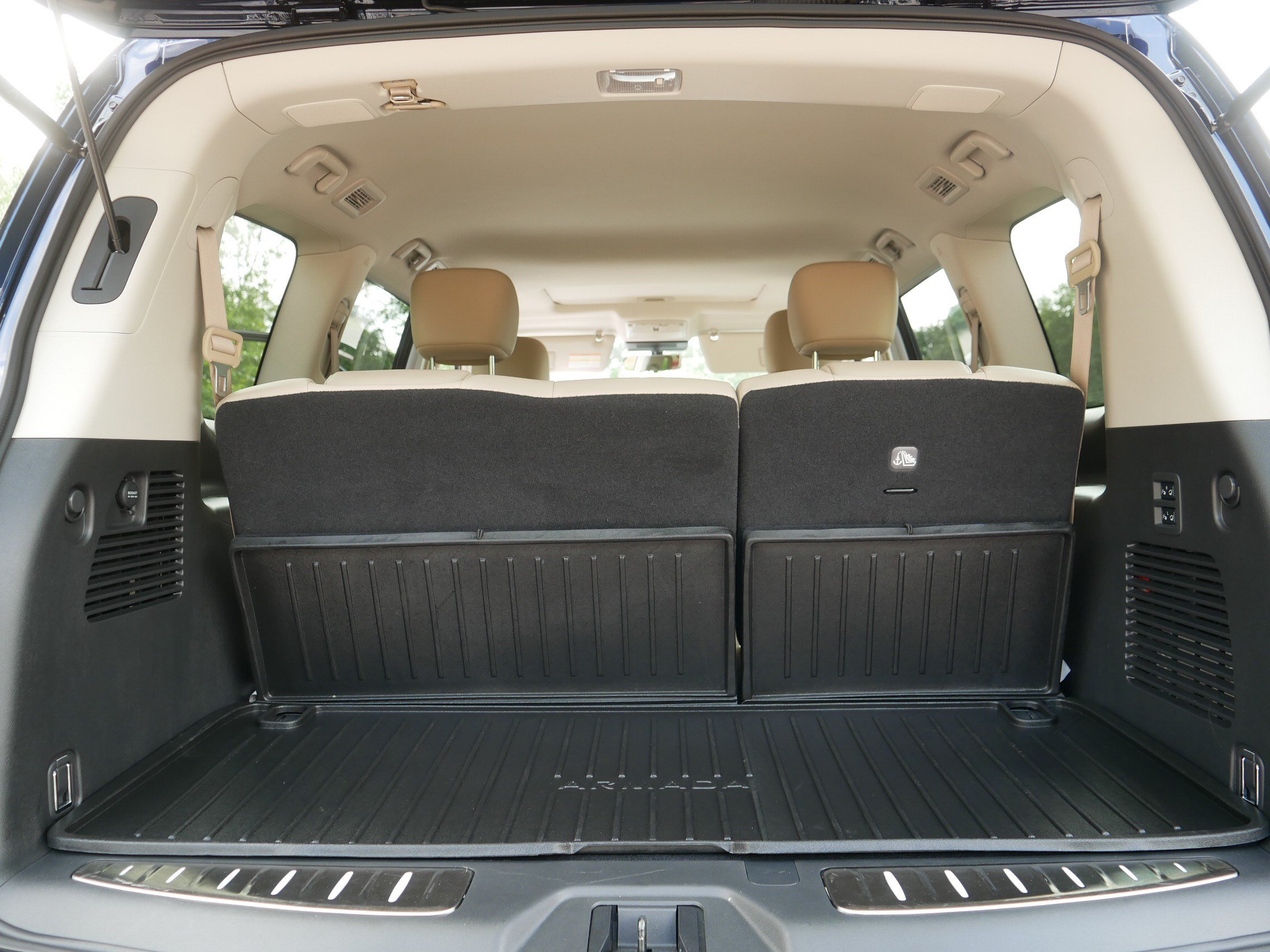 Certified 2024 Nissan Armada Platinum w/ Captain's Chairs Package AWD/4WD image 18