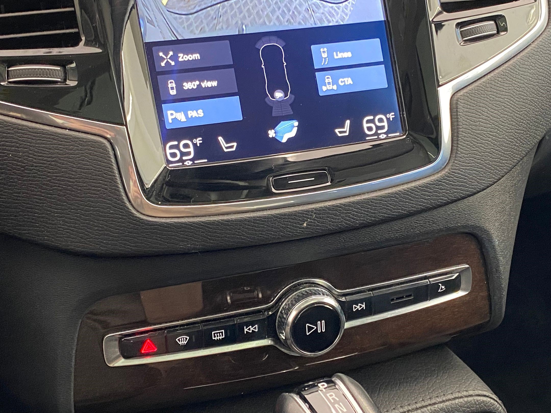 Used 2017 Volvo XC90 T6 Momentum w/ Vision Package image 28