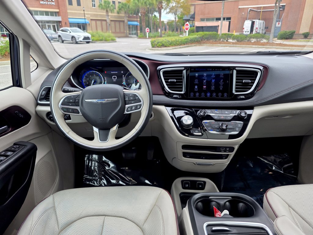 Used 2017 Chrysler Pacifica Limited FWD image 26