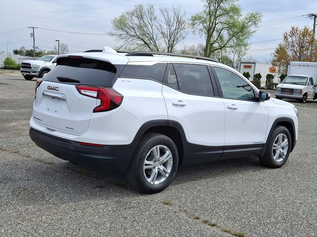 Used 2023 GMC Terrain SLE w/ Driver Convenience Package image 12