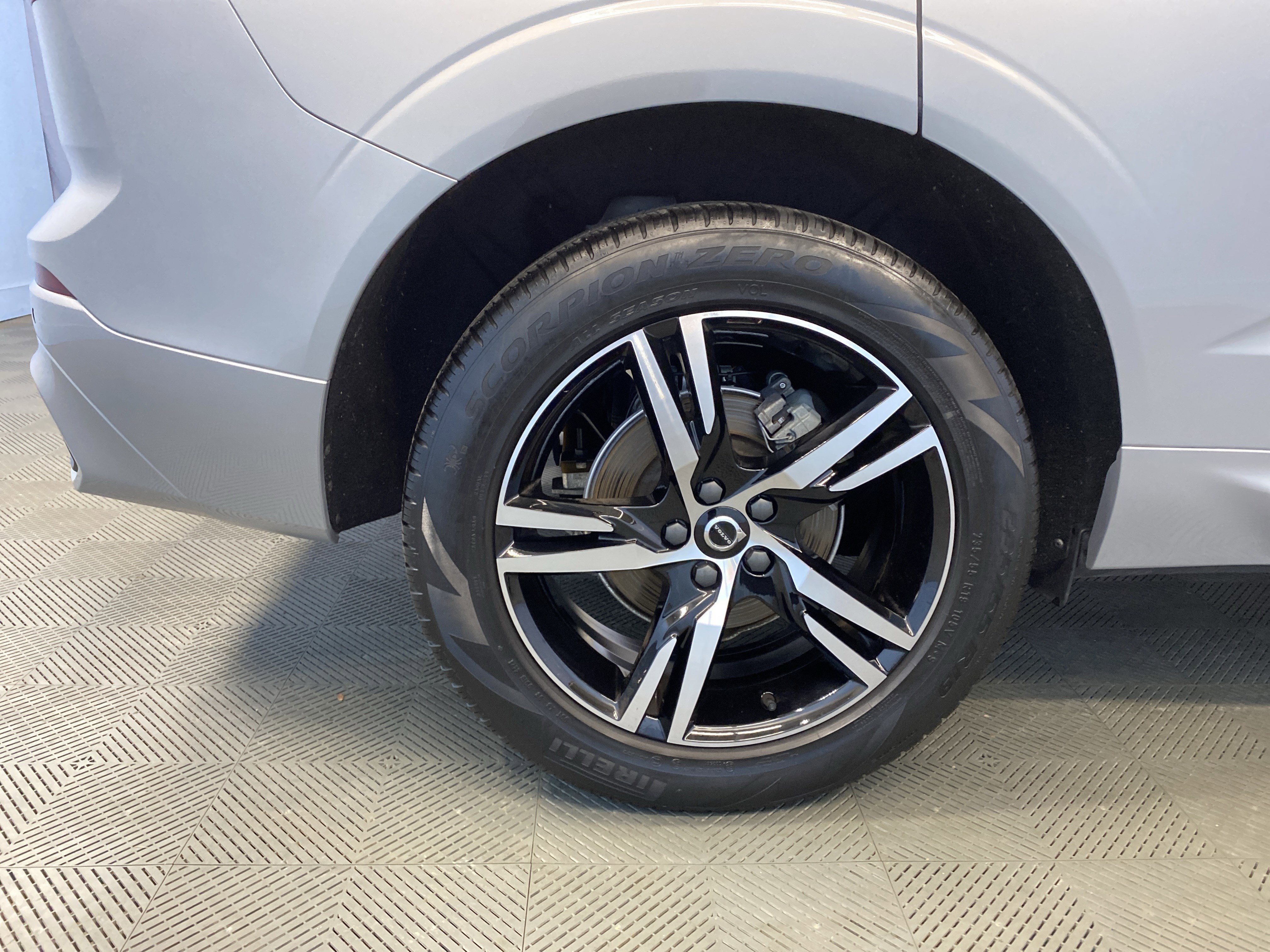 Used 2022 Volvo XC60 B5 R-Design image 36