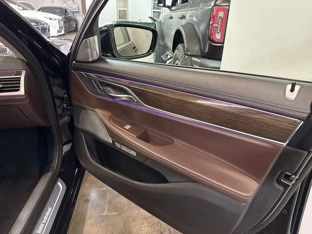 Used 2018 BMW 750i RWD image 33