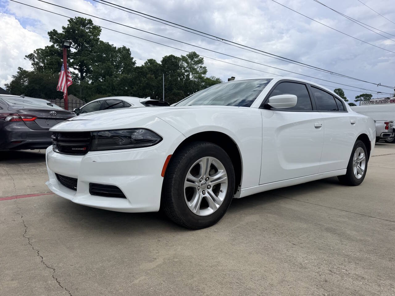 Used 2022 Dodge Charger SXT RWD image 2