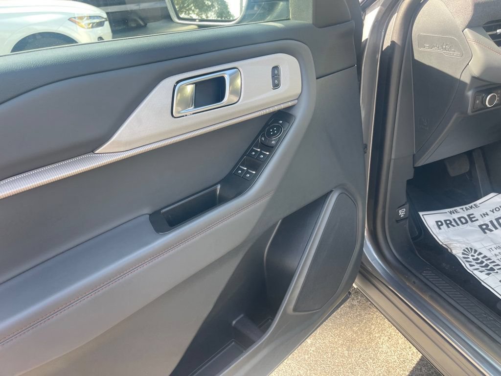 Used 2026 Ford Explorer Active RWD image 11