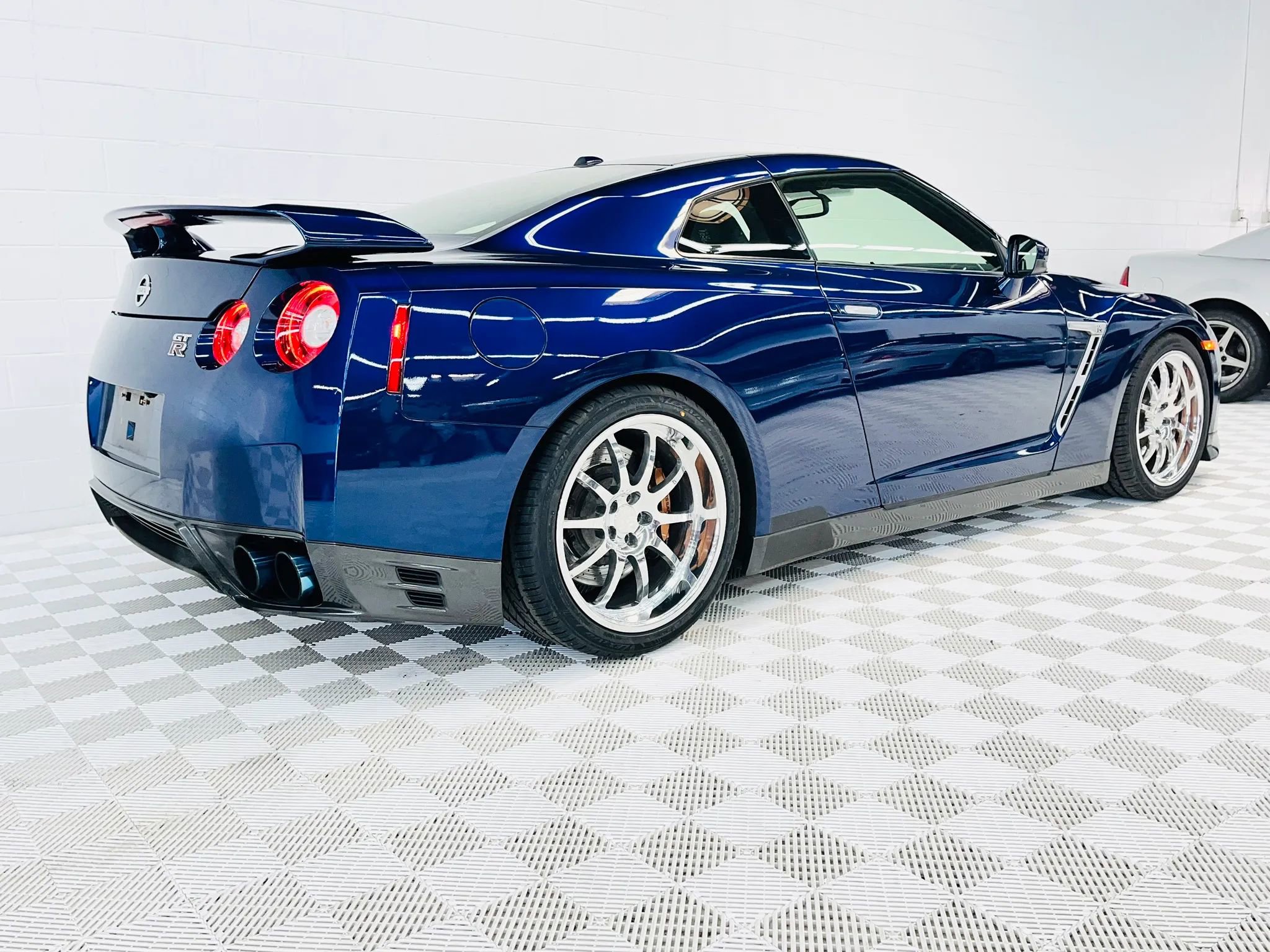 Used 2015 Nissan GT-R Premium image 26