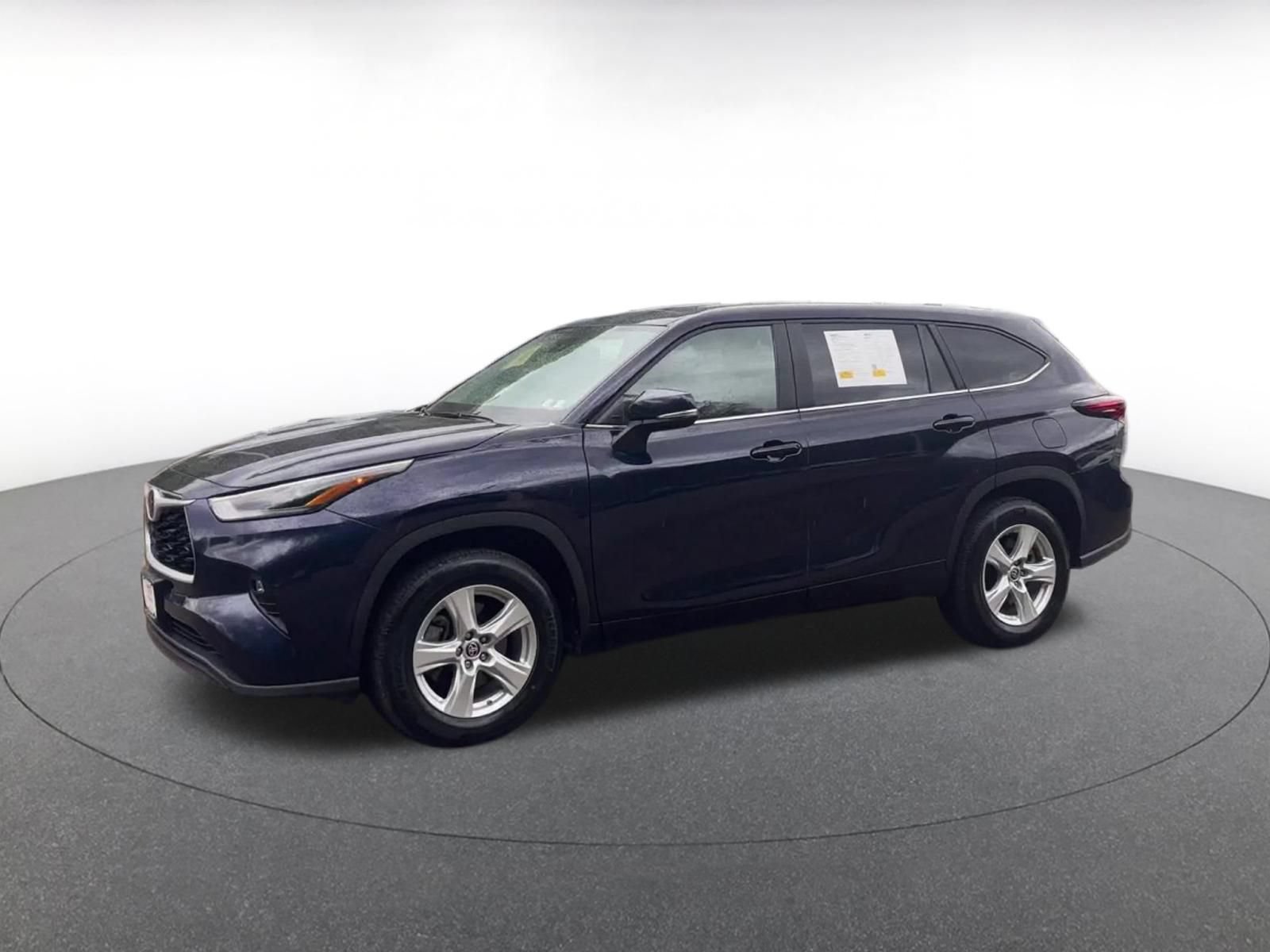 Used 2025 Toyota Highlander LE FWD image 7