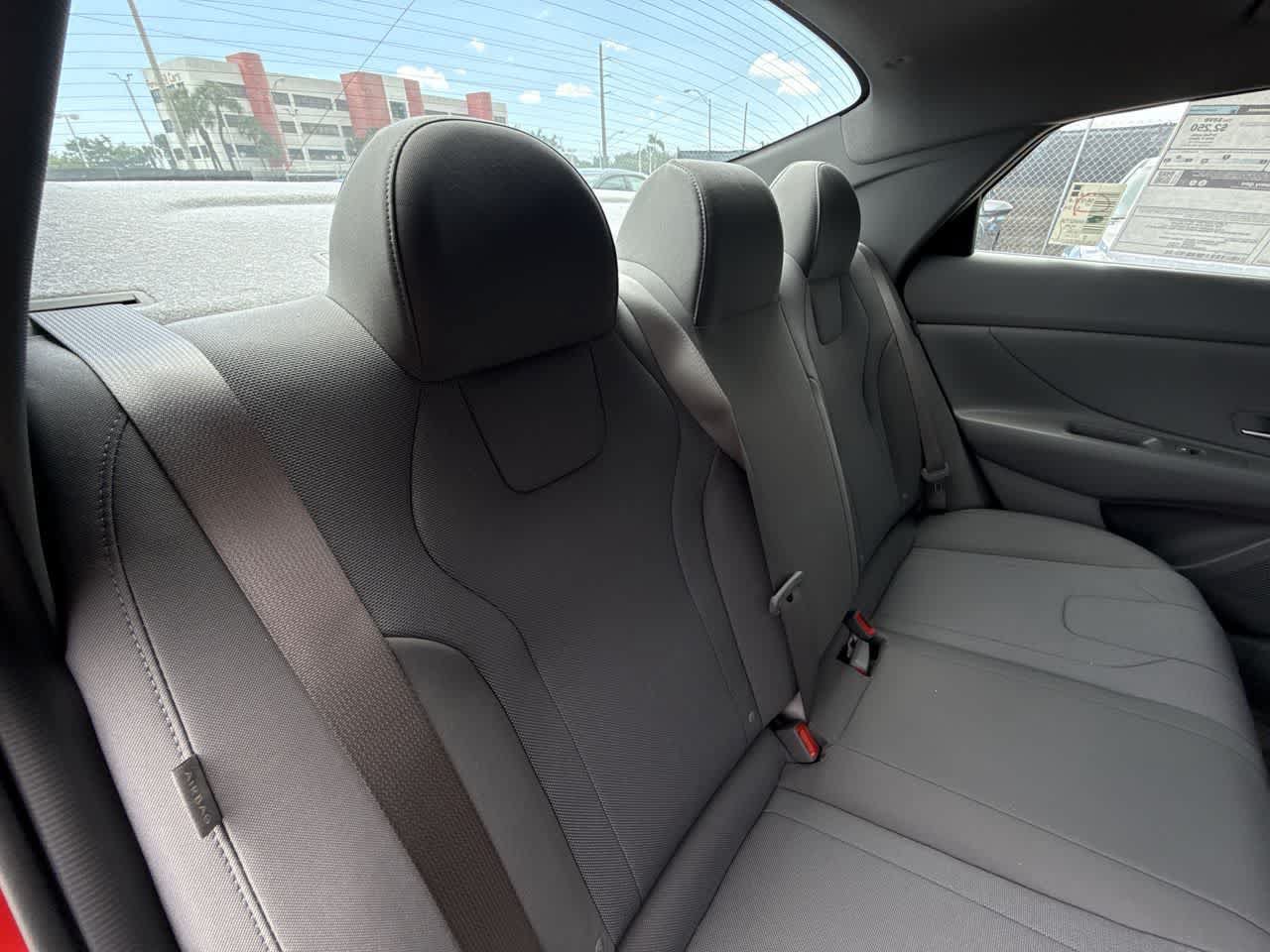 Used 2025 Hyundai Elantra SE FWD image 26