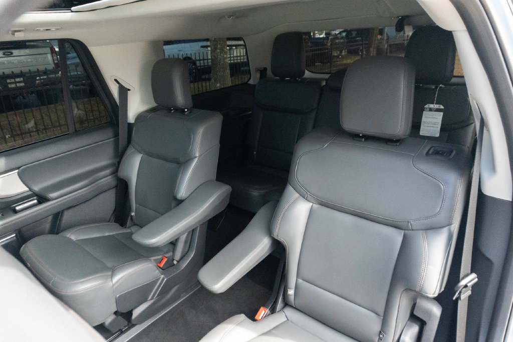 Used 2025 Ford Expedition Active RWD image 26