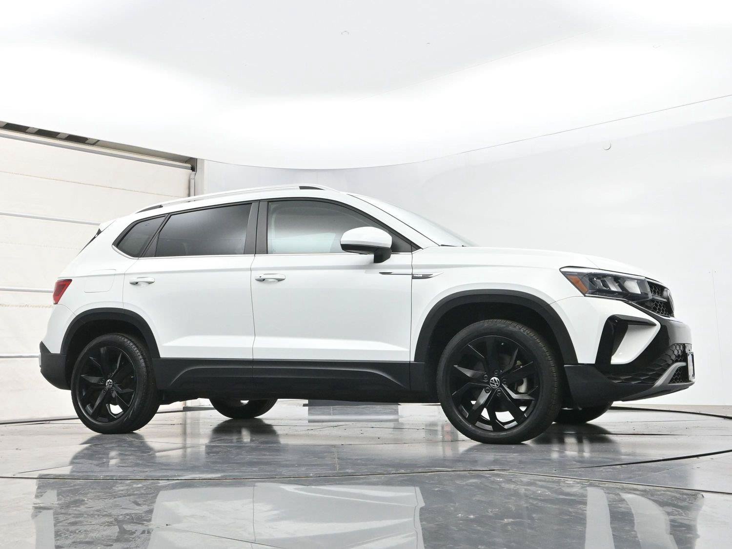 Used 2023 Volkswagen Taos SE w/ Panoramic Sunroof Package FWD image 30
