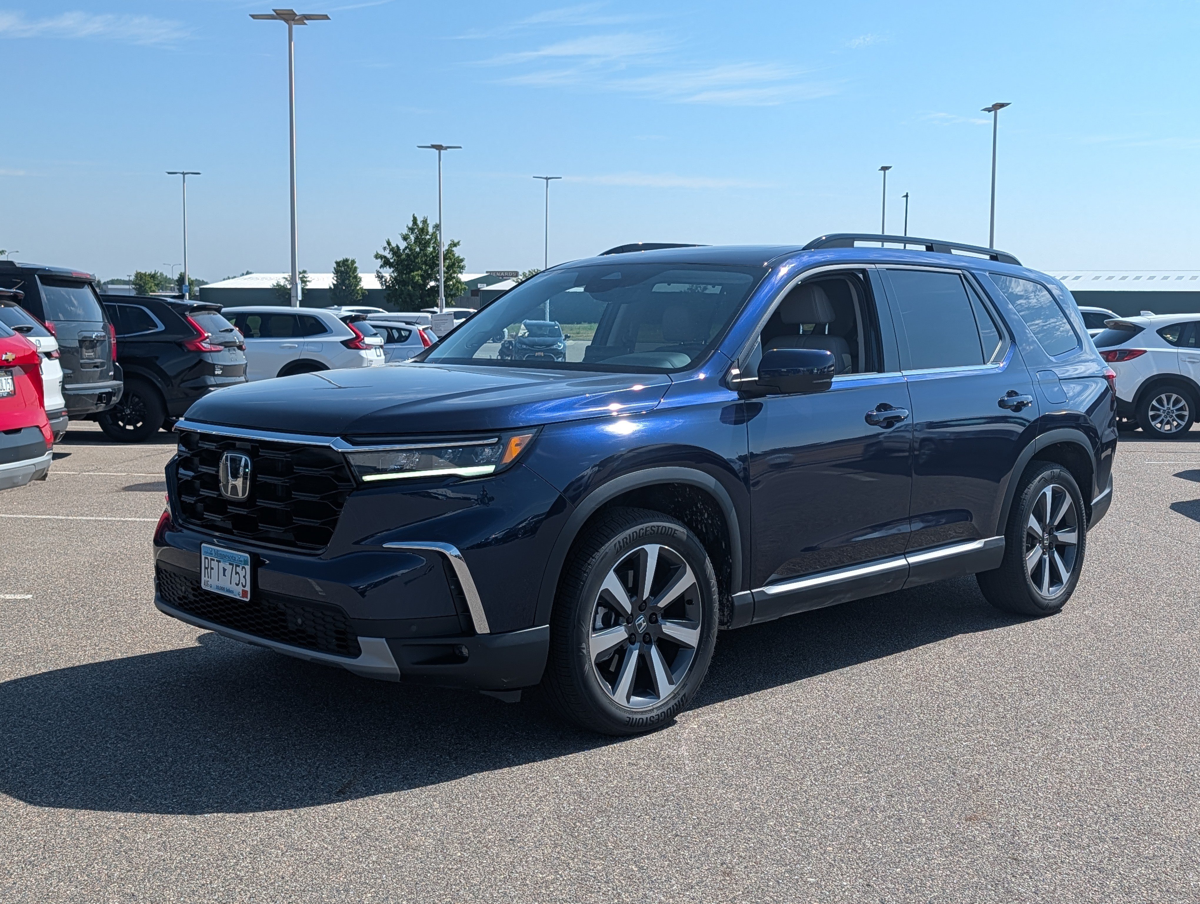 Used 2025 Honda Pilot Touring image 2