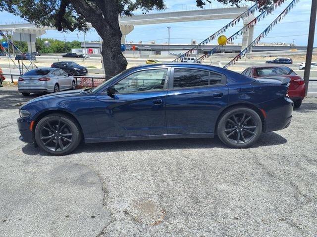 Used 2016 Dodge Charger SE w/ Blacktop Package RWD image 3