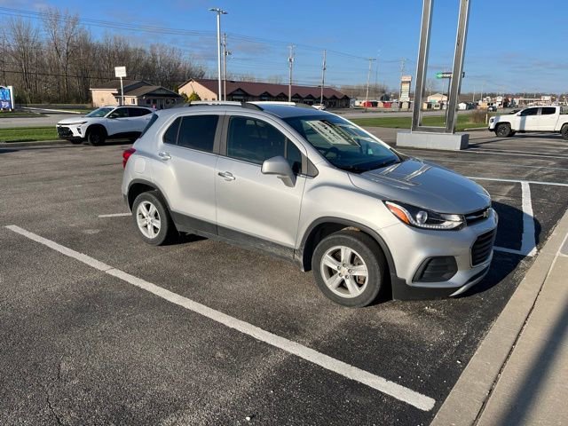 Used 2017 Chevrolet Trax LT w/ LT Convenience Package image 2