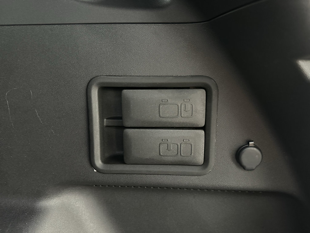 Used 2024 Chevrolet Equinox Premier FWD image 9