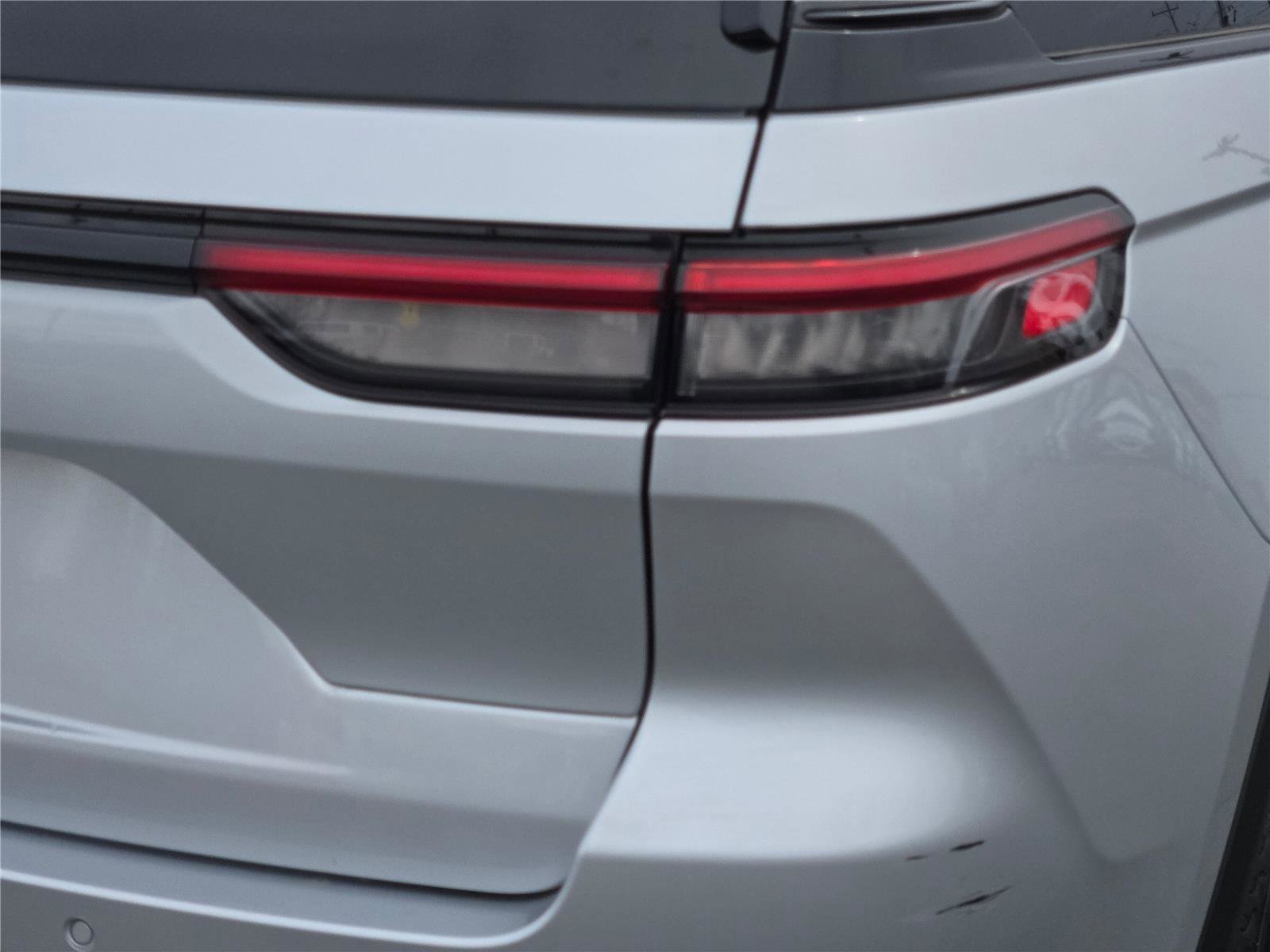 Certified 2024 Jeep Grand Cherokee Altitude image 16